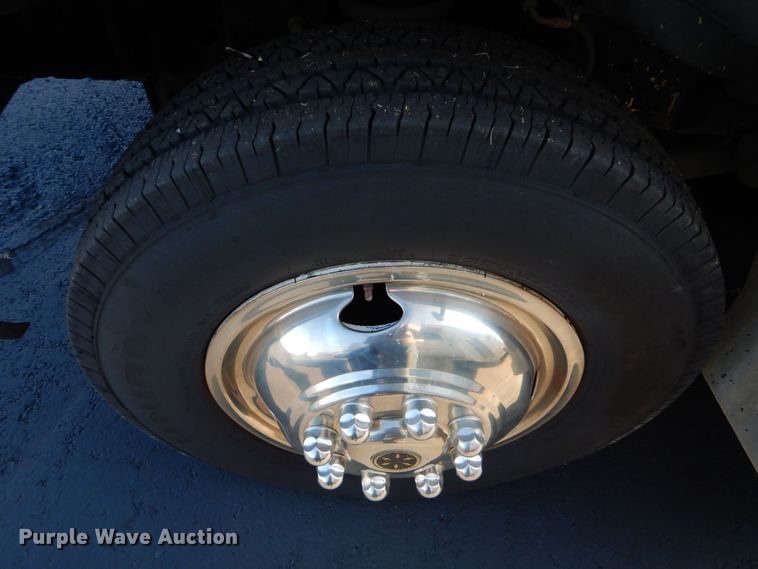 image for item MM9638 2011 Ford E450  shuttle bus