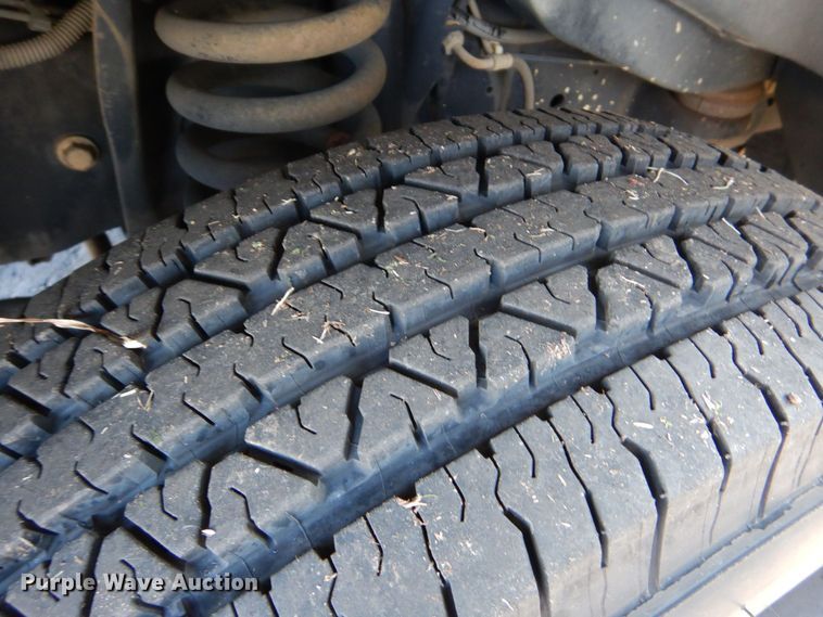 image for item MM9638 2011 Ford E450  shuttle bus