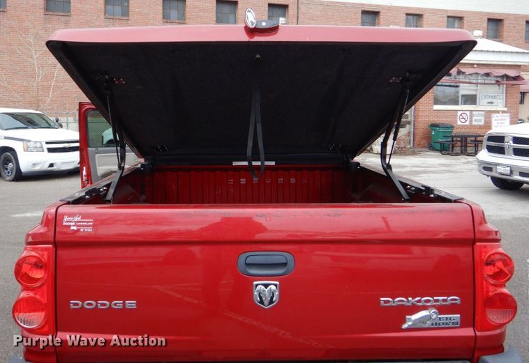 image for item MM9681 2010 Dodge Dakota  Crew Cab pickup truck