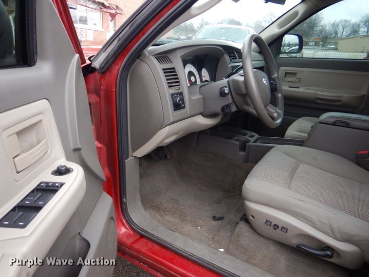 image for item MM9681 2010 Dodge Dakota  Crew Cab pickup truck