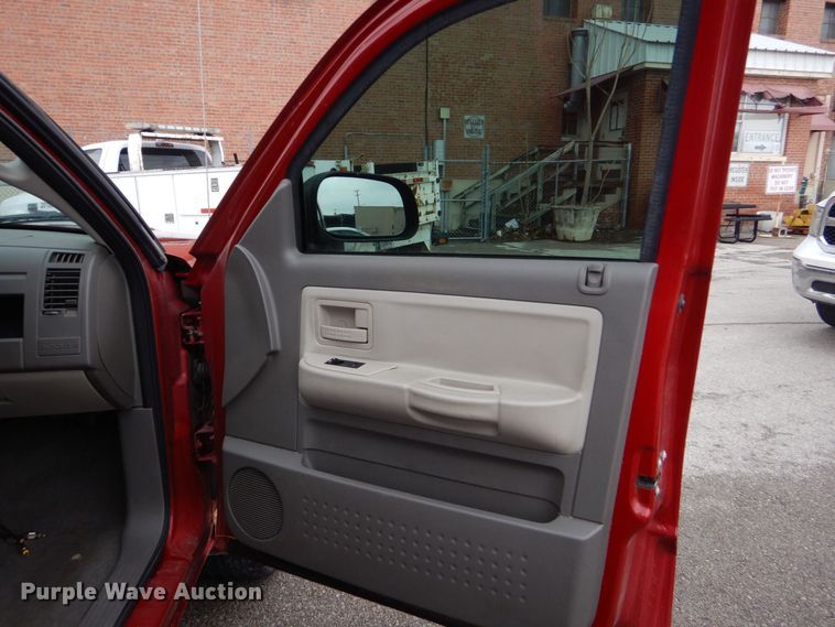 image for item MM9681 2010 Dodge Dakota  Crew Cab pickup truck