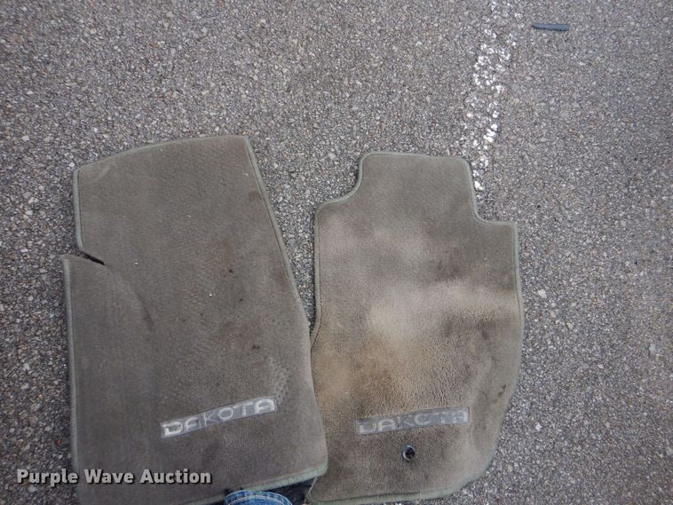 image for item MM9681 2010 Dodge Dakota  Crew Cab pickup truck