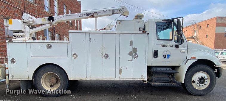 image for item MM9697 2002 International 4400  utility / service truck