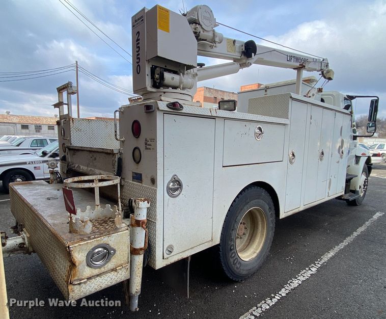 image for item MM9697 2002 International 4400  utility / service truck