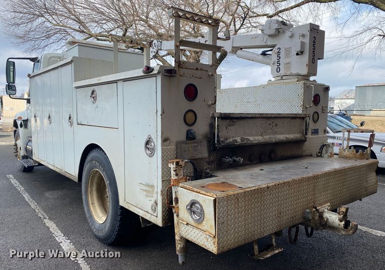 image for item MM9697 2002 International 4400  utility / service truck