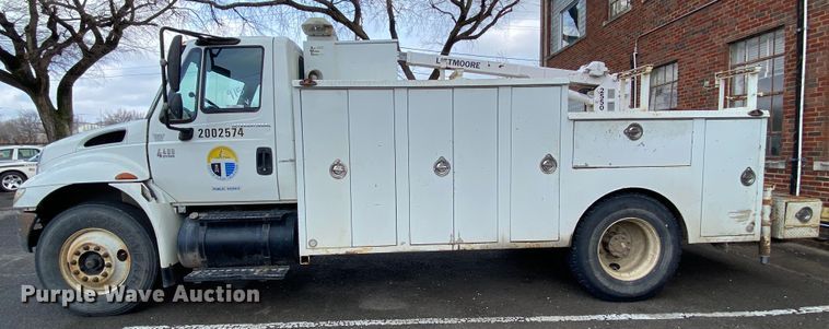 image for item MM9697 2002 International 4400  utility / service truck