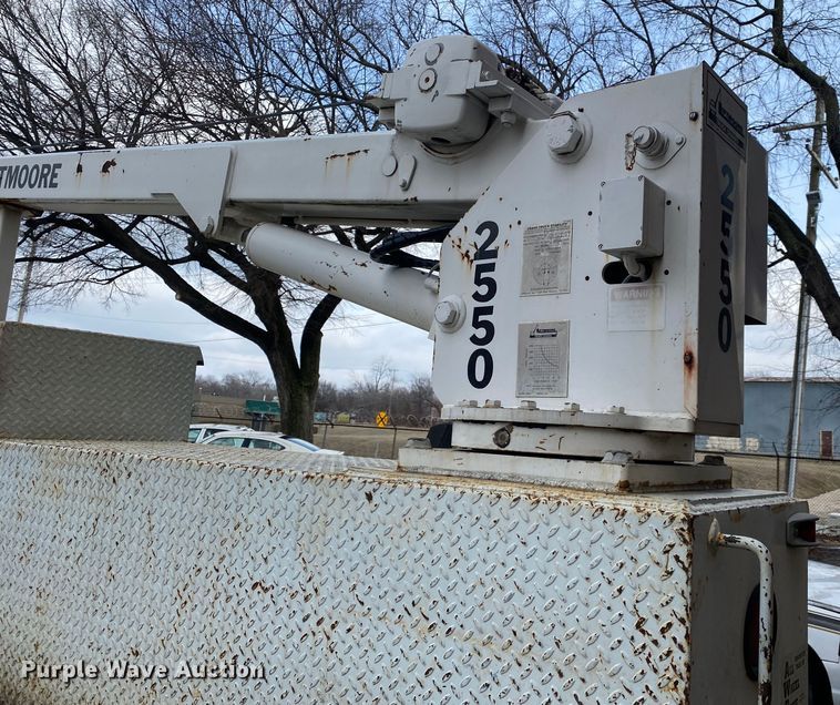 image for item MM9697 2002 International 4400  utility / service truck