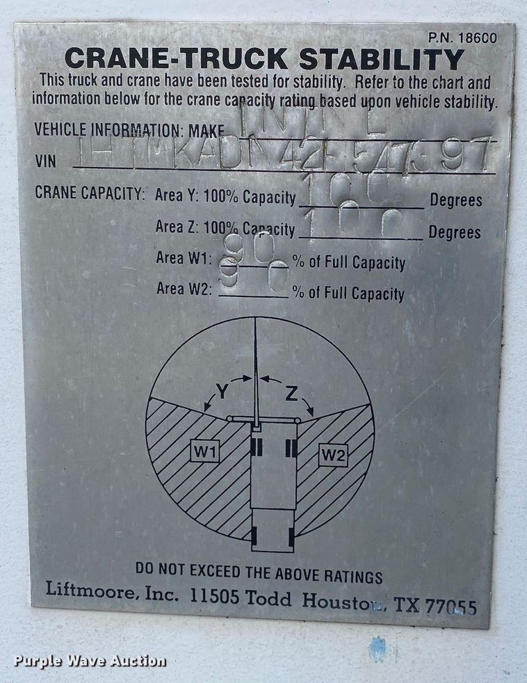 image for item MM9697 2002 International 4400  utility / service truck
