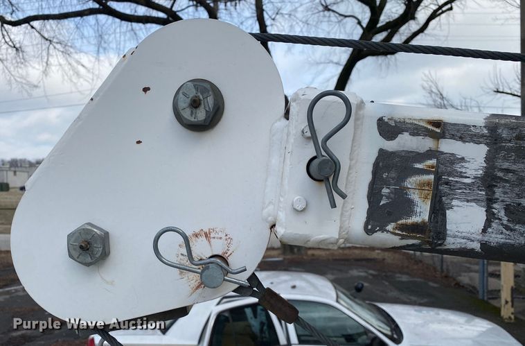 image for item MM9697 2002 International 4400  utility / service truck