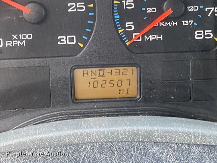 image for item MM9697 2002 International 4400  utility / service truck