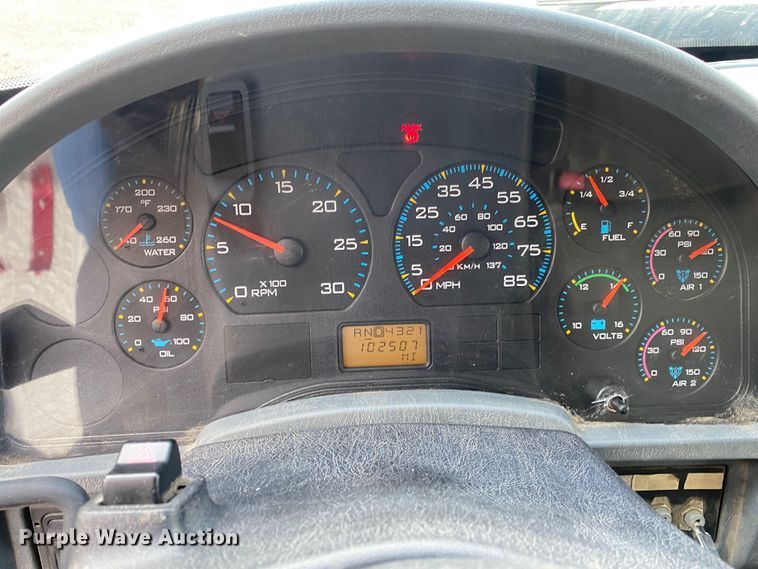 image for item MM9697 2002 International 4400  utility / service truck