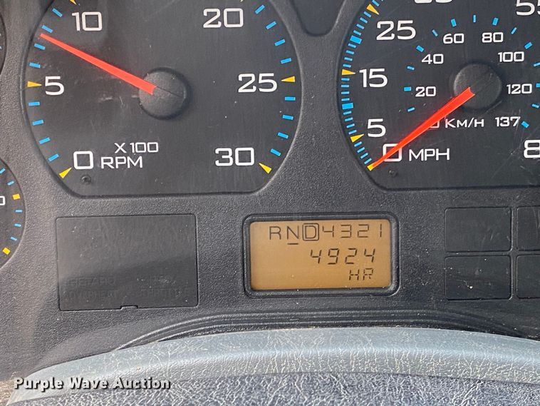 image for item MM9697 2002 International 4400  utility / service truck