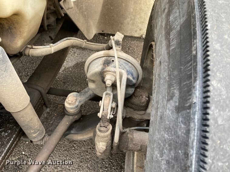 image for item MM9697 2002 International 4400  utility / service truck