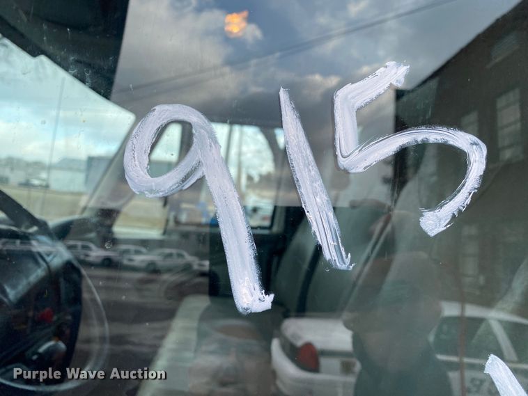 image for item MM9697 2002 International 4400  utility / service truck