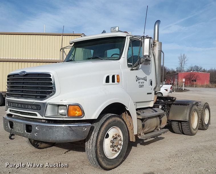 image for item MM9960 2007 Sterling L9500  semi truck