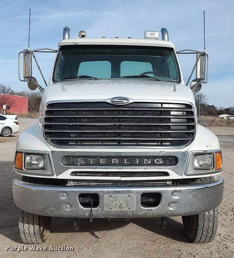 image for item MM9960 2007 Sterling L9500  semi truck