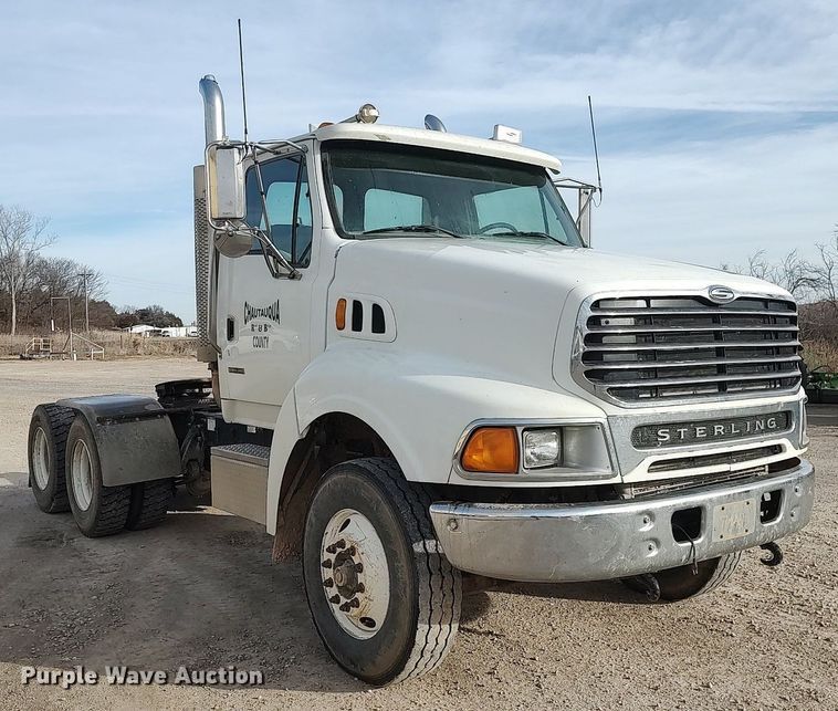 image for item MM9960 2007 Sterling L9500  semi truck