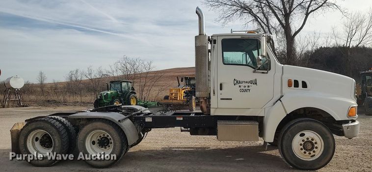 image for item MM9960 2007 Sterling L9500  semi truck