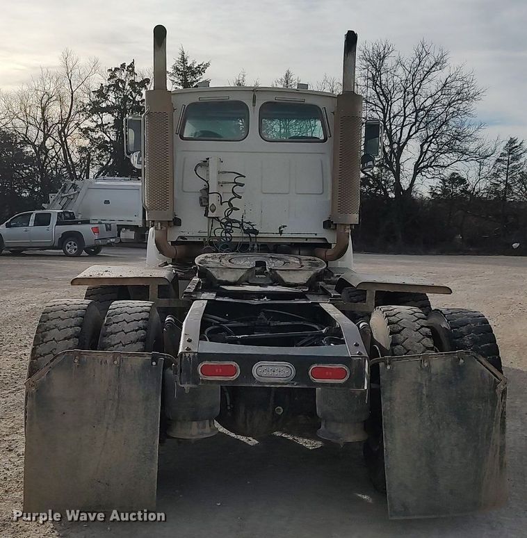 image for item MM9960 2007 Sterling L9500  semi truck