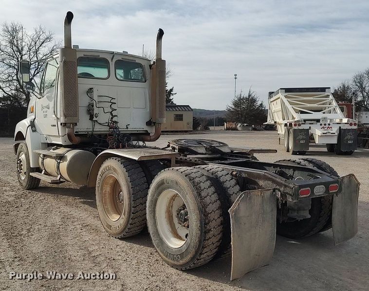 image for item MM9960 2007 Sterling L9500  semi truck