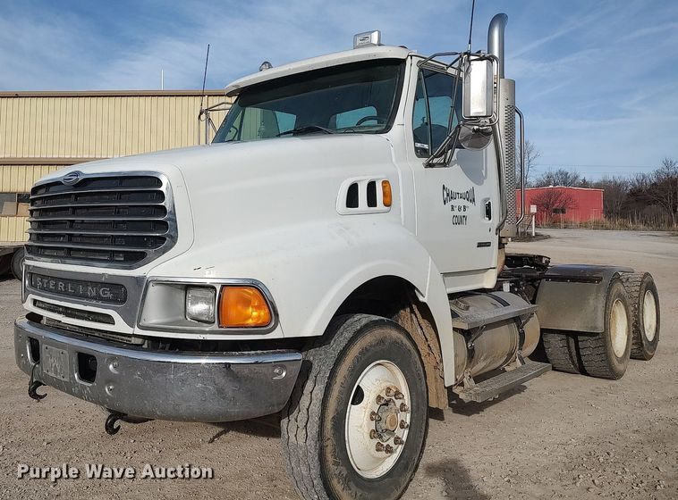 image for item MM9960 2007 Sterling L9500  semi truck