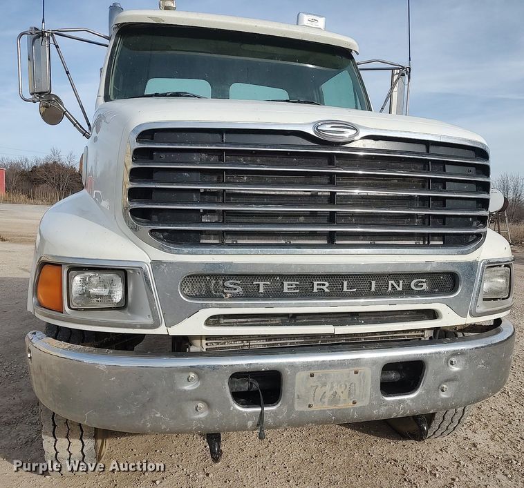 image for item MM9960 2007 Sterling L9500  semi truck