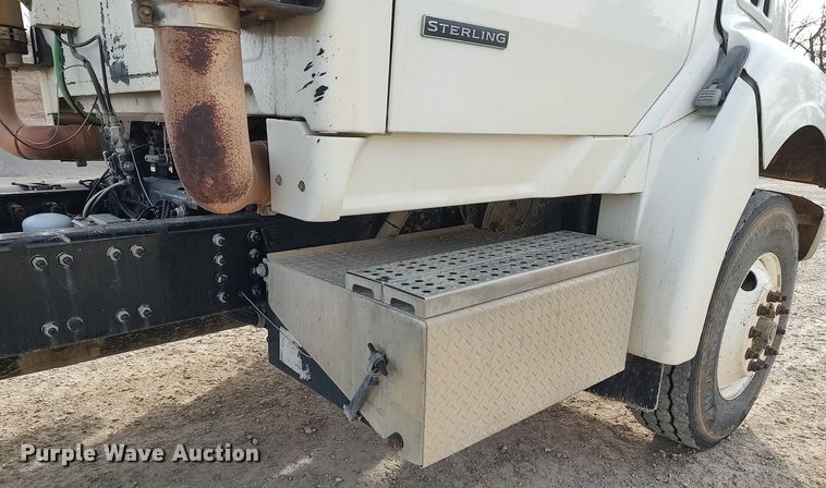 image for item MM9960 2007 Sterling L9500  semi truck