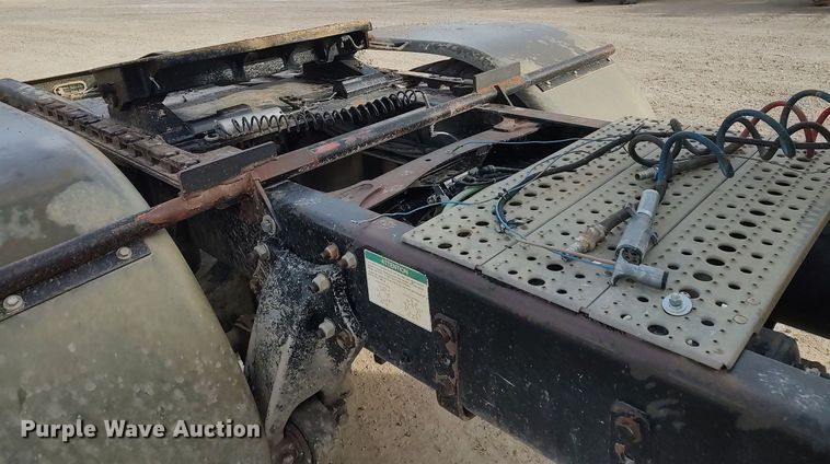 image for item MM9960 2007 Sterling L9500  semi truck