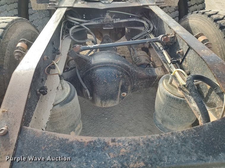 image for item MM9960 2007 Sterling L9500  semi truck