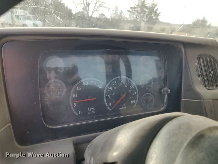 image for item MM9960 2007 Sterling L9500  semi truck