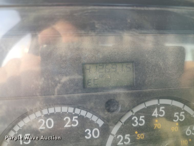 image for item MM9960 2007 Sterling L9500  semi truck