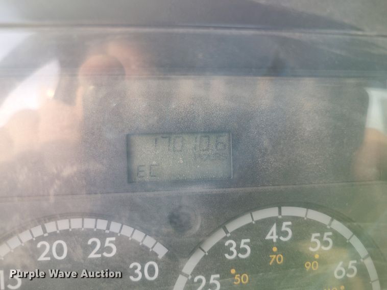 image for item MM9960 2007 Sterling L9500  semi truck