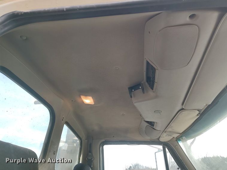 image for item MM9960 2007 Sterling L9500  semi truck