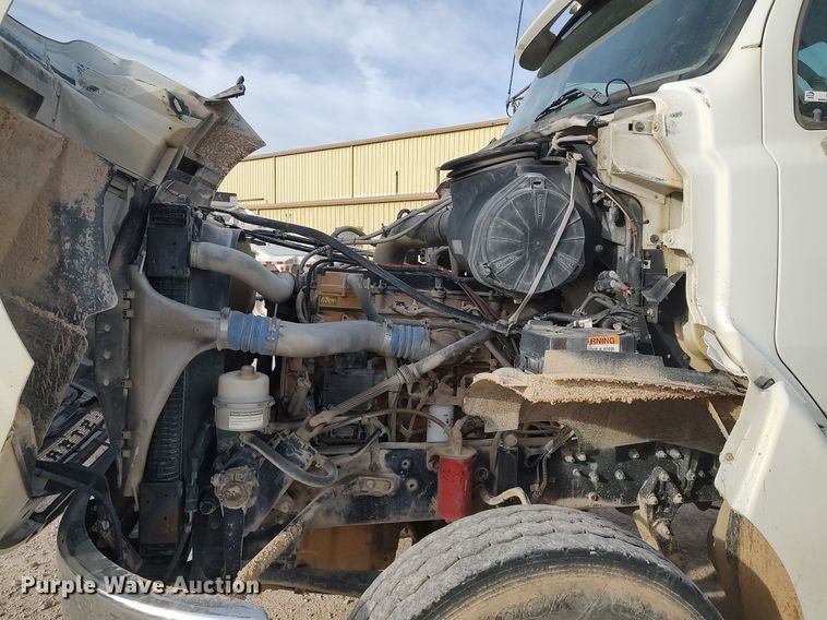 image for item MM9960 2007 Sterling L9500  semi truck