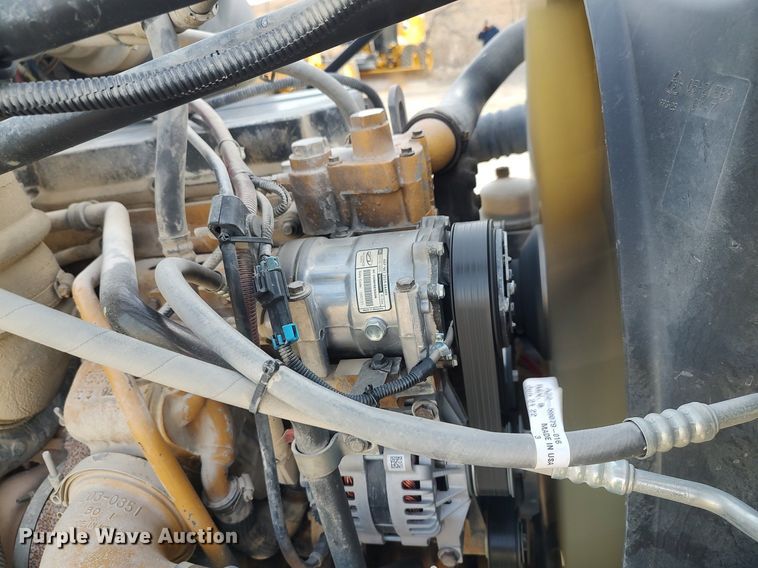 image for item MM9960 2007 Sterling L9500  semi truck