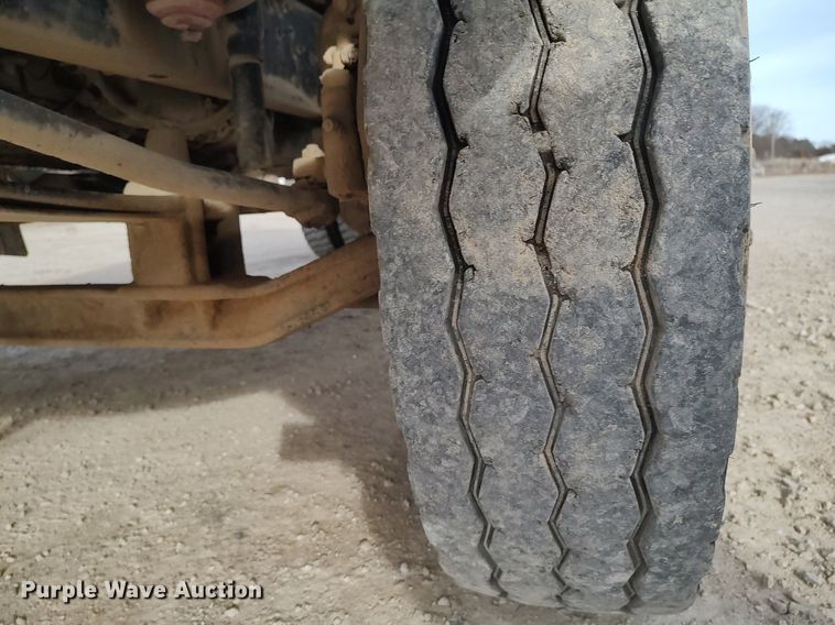 image for item MM9960 2007 Sterling L9500  semi truck