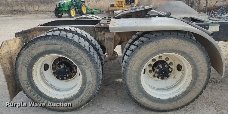 image for item MM9960 2007 Sterling L9500  semi truck