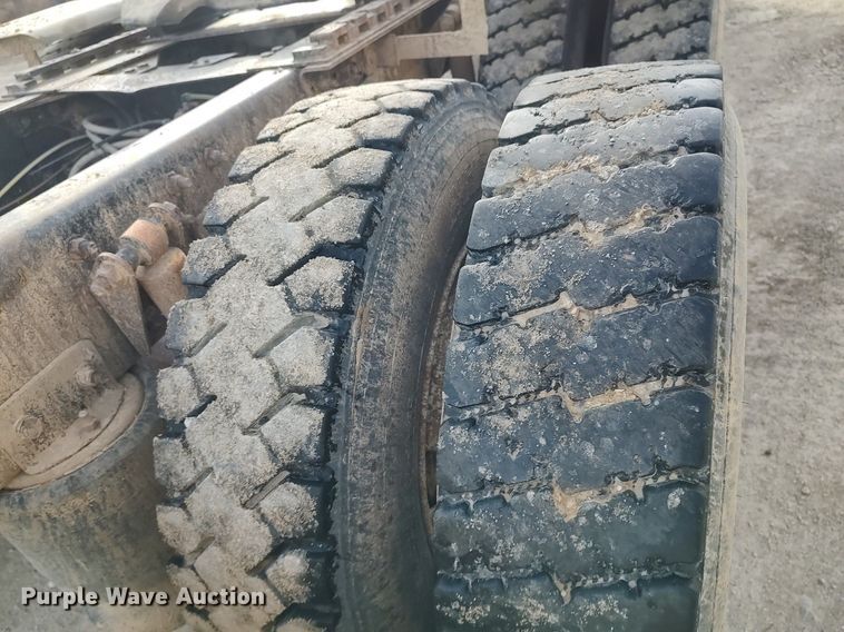 image for item MM9960 2007 Sterling L9500  semi truck