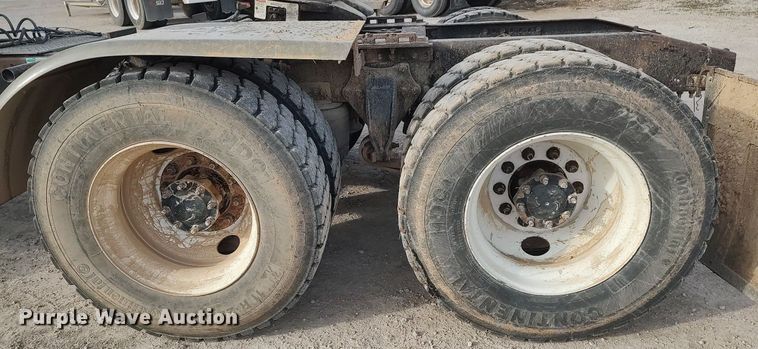 image for item MM9960 2007 Sterling L9500  semi truck