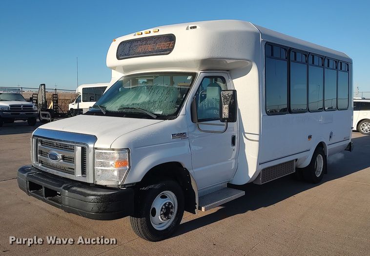 image for item MM9966 2012 Ford E450 Super Duty  shuttle bus