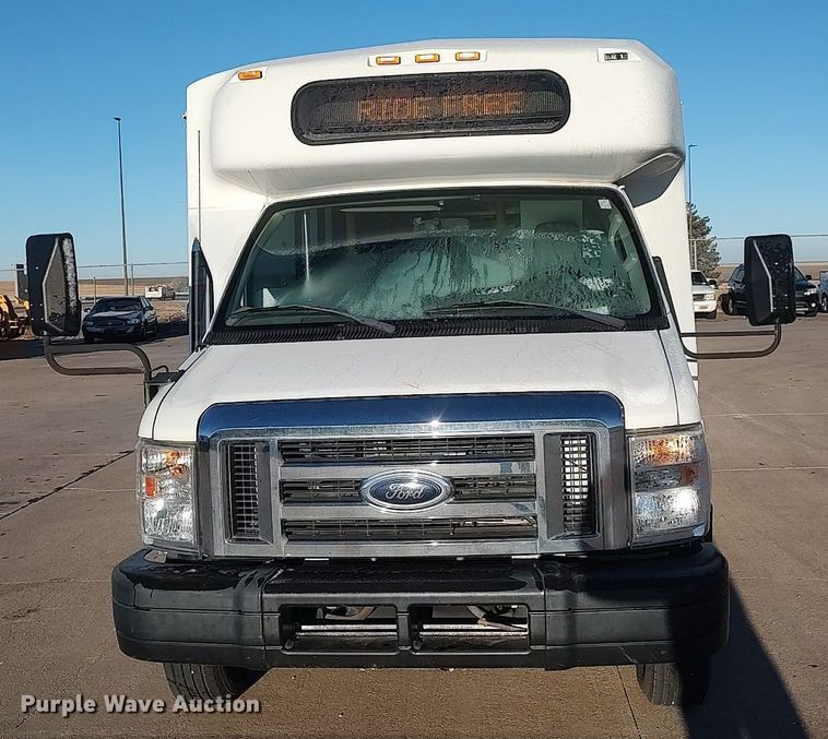 image for item MM9966 2012 Ford E450 Super Duty  shuttle bus