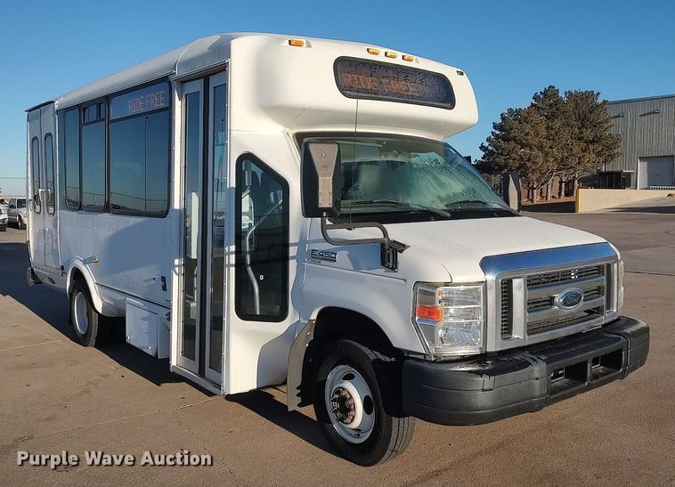 image for item MM9966 2012 Ford E450 Super Duty  shuttle bus
