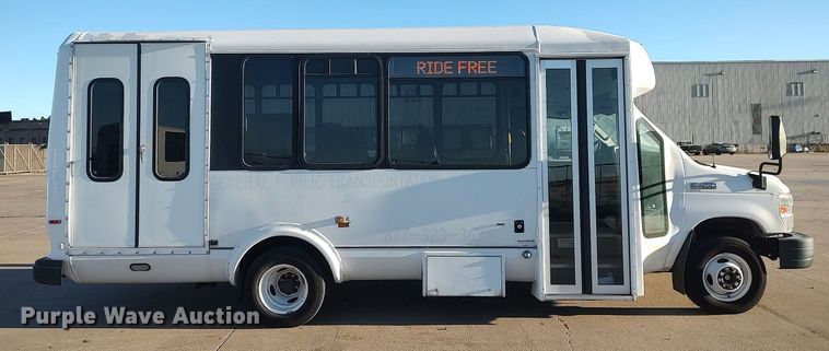 image for item MM9966 2012 Ford E450 Super Duty  shuttle bus