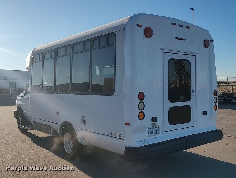 image for item MM9966 2012 Ford E450 Super Duty  shuttle bus