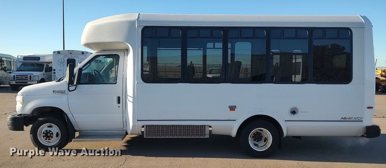 image for item MM9966 2012 Ford E450 Super Duty  shuttle bus