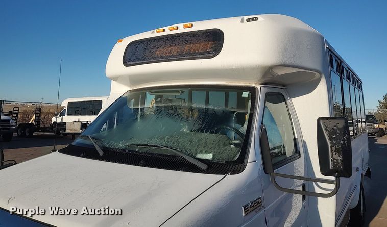 image for item MM9966 2012 Ford E450 Super Duty  shuttle bus