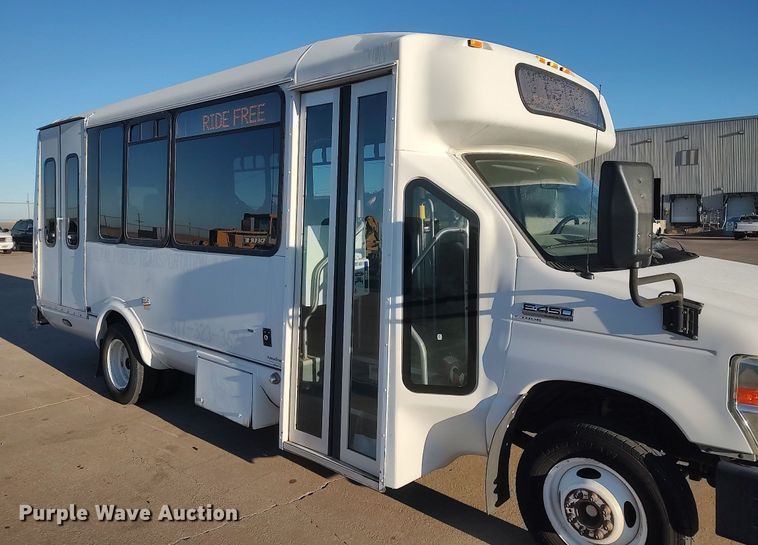 image for item MM9966 2012 Ford E450 Super Duty  shuttle bus