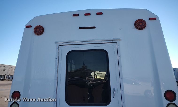 image for item MM9966 2012 Ford E450 Super Duty  shuttle bus