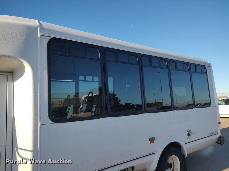 image for item MM9966 2012 Ford E450 Super Duty  shuttle bus