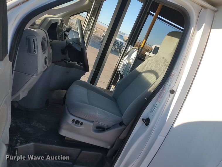 image for item MM9966 2012 Ford E450 Super Duty  shuttle bus